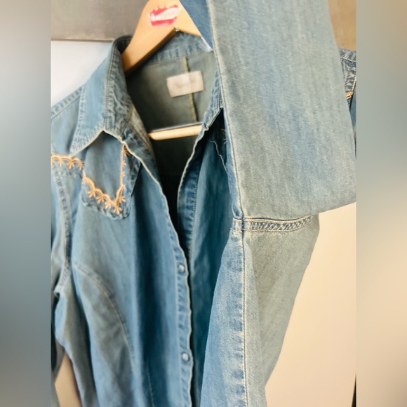 Wrangler embroidered denim shirt - Picture 5 of 15